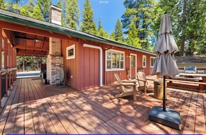 Outdoor dining -  Perfect High Sierra cabin in Strawberry (Strawberry)