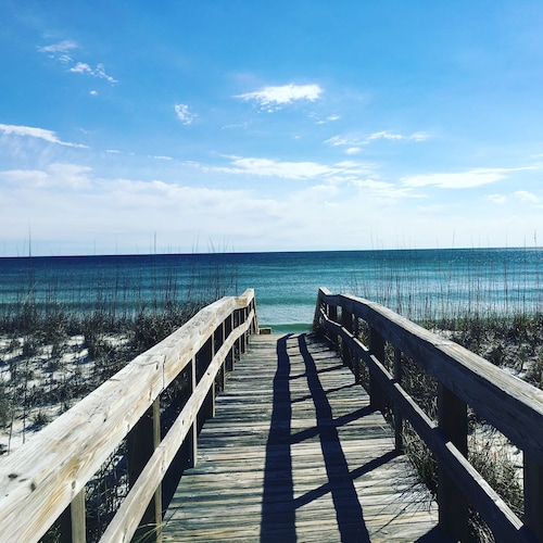 Steps to the Beach -Pool View Condo - Renovated 2BR - Blue Angels Week Open
