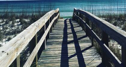 Steps to the Beach -Pool View Condo - Renovated 2BR - Blue Angels Week Open