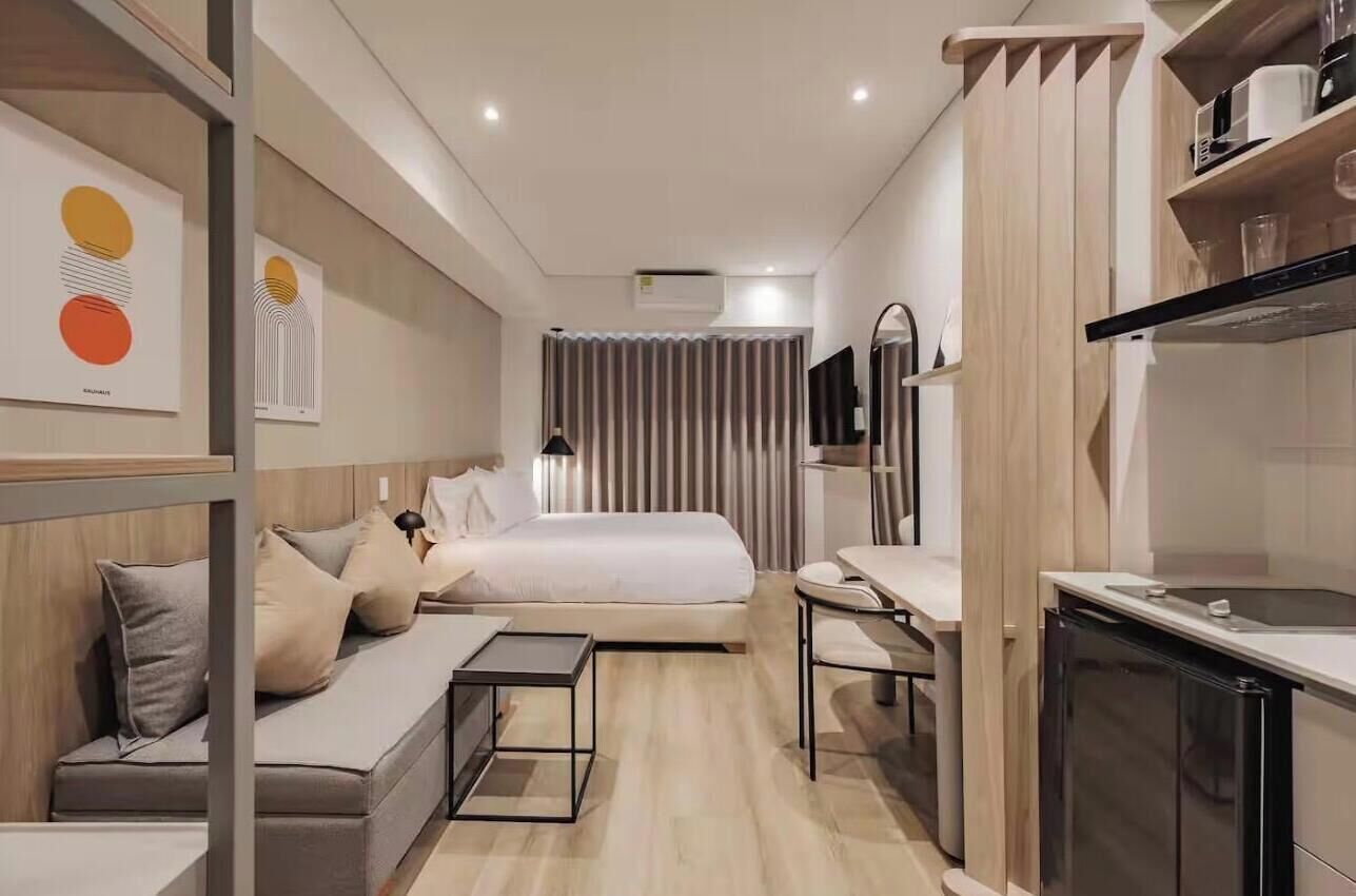 อพาร์ทเมนท์ | ตู้นิรภัยในห้องพัก, พื้นที่ทำงานแบบใช้แล็ปท็อป, ผ้าม่านกันแสง
