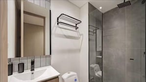Bathroom - Laureles Studio 303Q (Medellín)