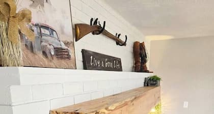 Route 66 Country Farm House - Near Springfield