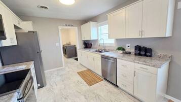 Fridge, microwave, stovetop, dishwasher