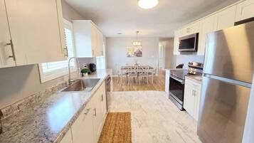 Fridge, microwave, stovetop, dishwasher