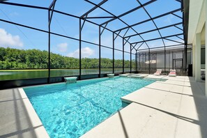 A heated pool - Serene Lake View 15BR 16.5BA, Sleeps 39, Theater (Kissimmee)