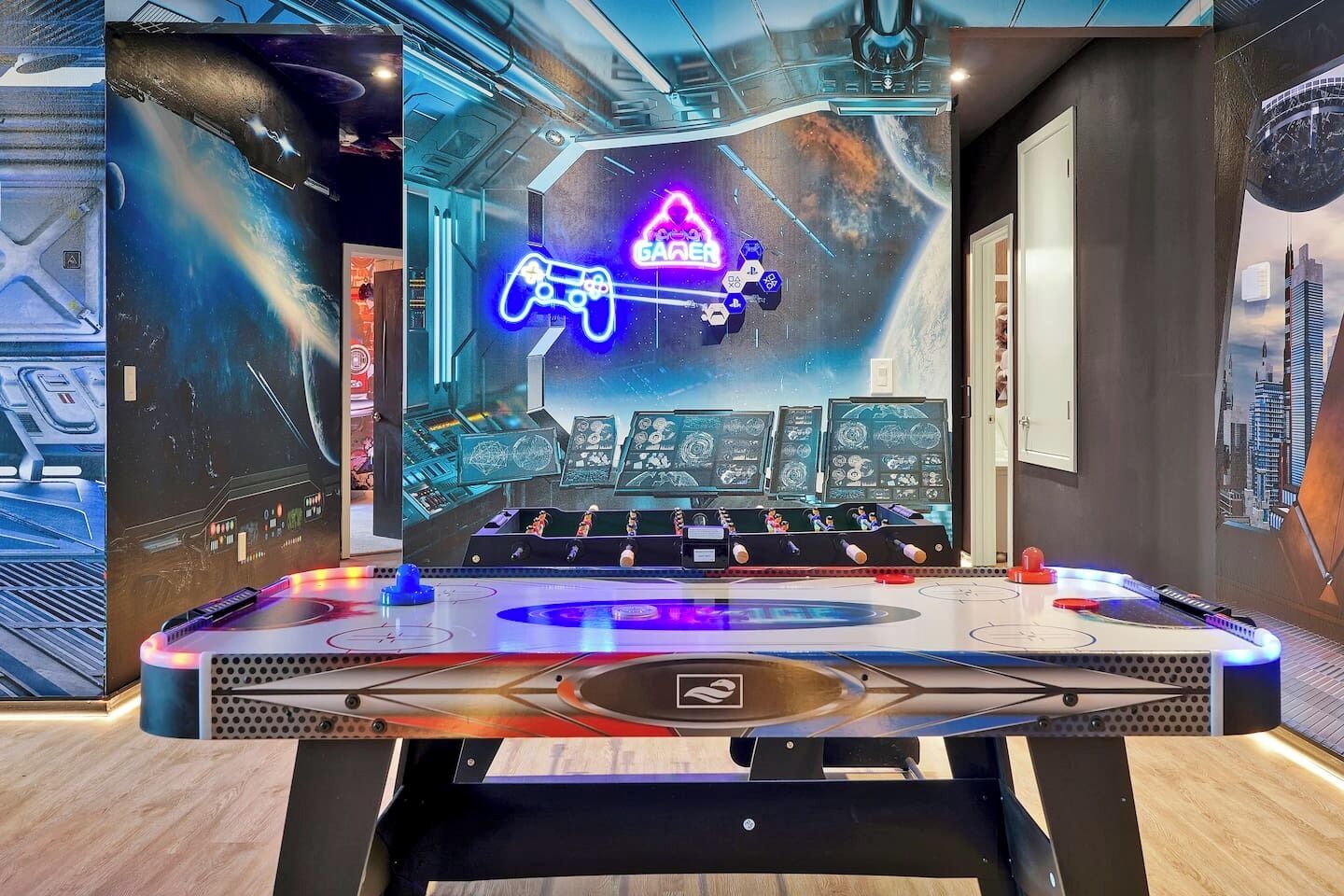 Ein Spieltisch mit einer Neonreklame, ein futuristisches Zimmerdesign und eine Stadtlandschaftsmalerei.