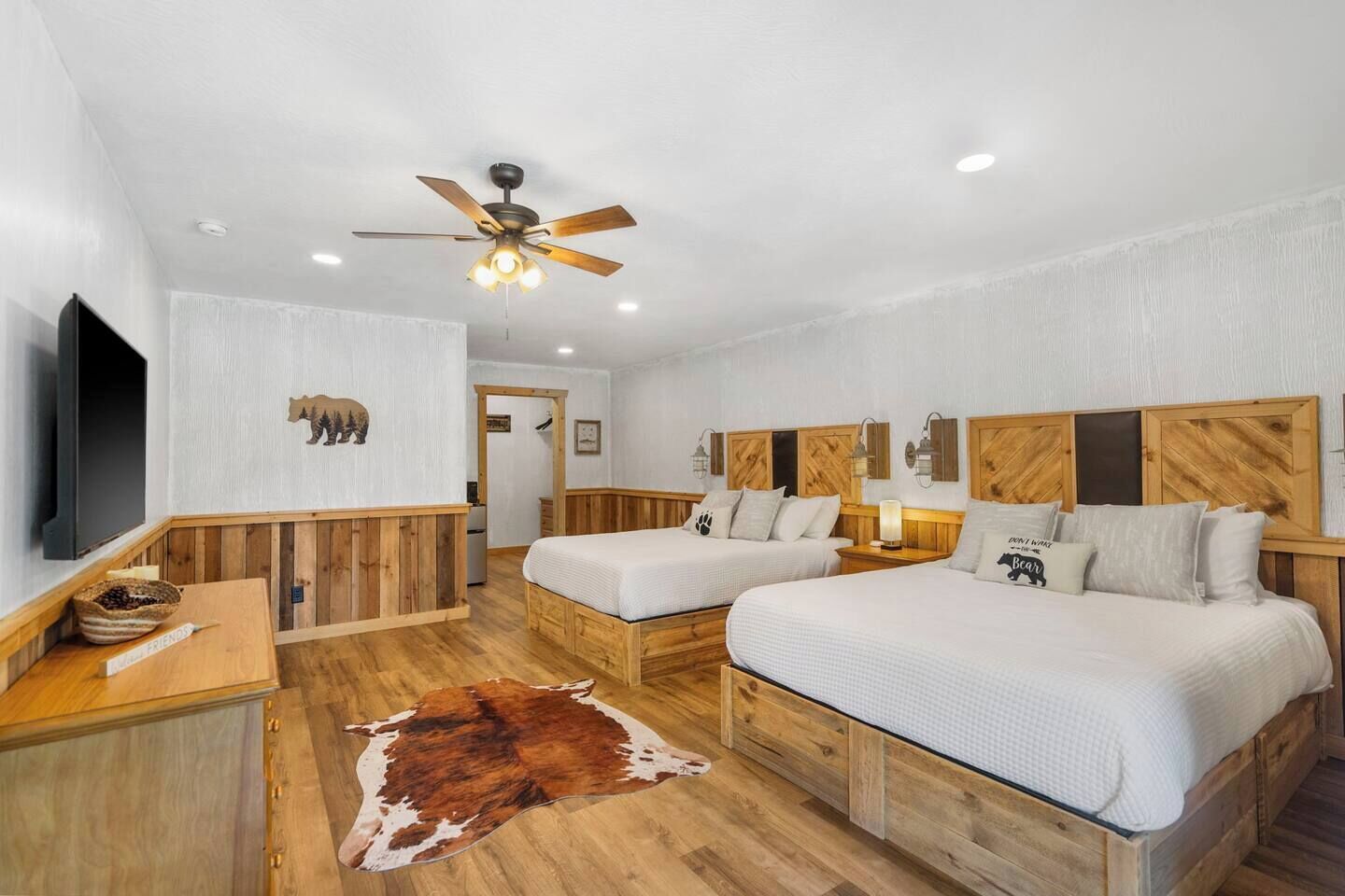 Iron/ironing board, WiFi, bed sheets