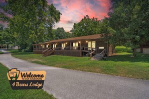 Exterior - 4 Bears Lodge #3 at Lake Taneycomo - Pool, Dock (Forsyth)