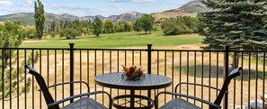 Outdoor dining - 2-bedroom accessible in beautiful Eden with cool AC and fitness room (Eden)