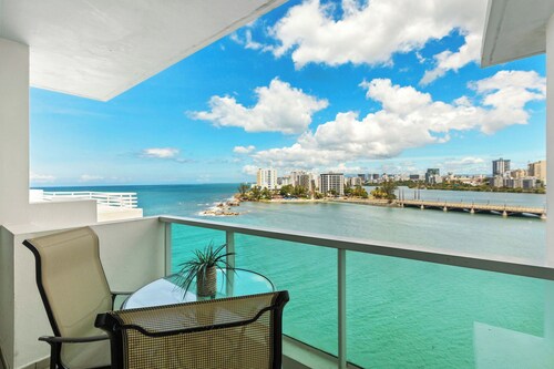 Condado Lagoon - Waterfront Escape