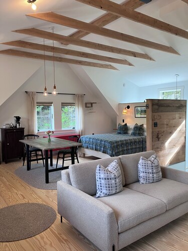 Norwich Village cottage built 2026 2 miles to Dartmouth+King Arthur Baking Co.