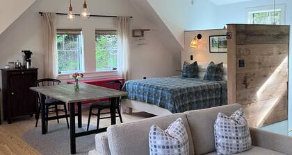 Norwich Village cottage built 2026 2 miles to Dartmouth+King Arthur Baking Co.