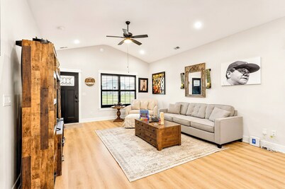 Ping-Pong• Fire Pit• Corn Hole• Game Nights• Hulu and disney+•Fully stocked home