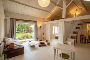 Living area - Three wabi-sabi lofts near Le Veillon (Saint-Hilaire-la-Forêt)