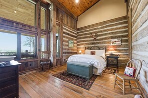 3 bedrooms, desk, iron/ironing board, free WiFi - It's The Wright Place, Highlands Cabin, Mtn Views (Highlands)