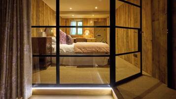 8 bedrooms, iron/ironing board, travel cot, WiFi
