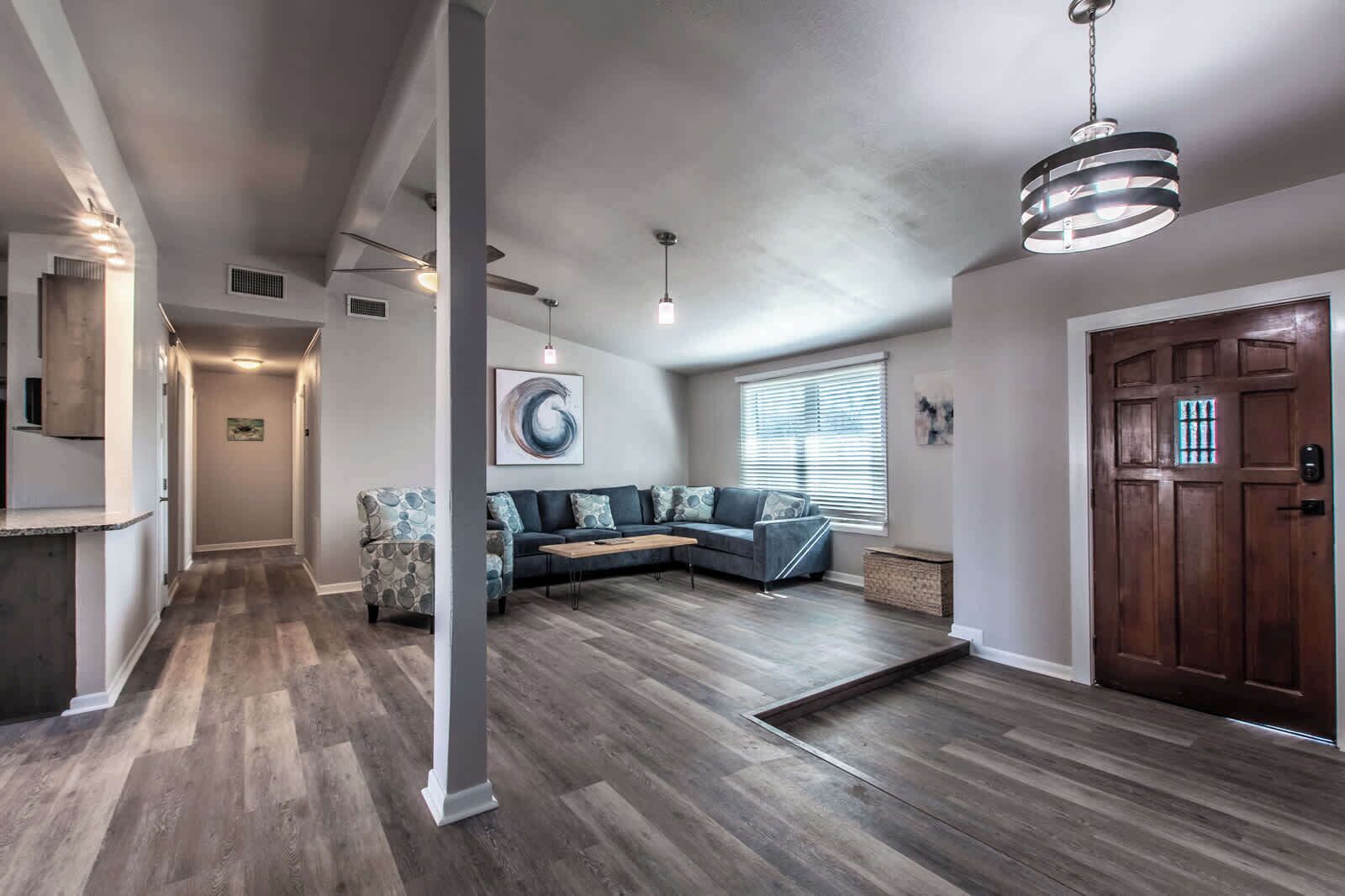 House, Multiple Beds, Hot Tub, Garden View (5826 Hinman) | Living area