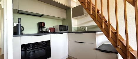 Fridge, toaster, cookware/dishes/utensils