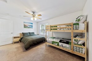 Desk, iron/ironing board, free WiFi, bed sheets - Rosewood Retreat: Hot Tub, BBQ, Games (South Lake Tahoe)
