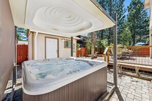Terrace/patio - Rosewood Retreat: Hot Tub, BBQ, Games (South Lake Tahoe)