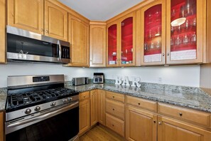 Fridge, microwave, oven, stovetop - Rosewood Retreat: Hot Tub, BBQ, Games (South Lake Tahoe)