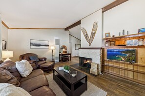 Living area - Cozy Pines & Paths Retreat (South Lake Tahoe)