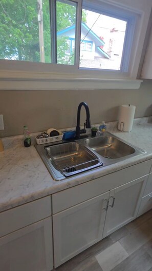 Private kitchen - Cozy 1-bedroom house in charming Kansas City (Kansas City)