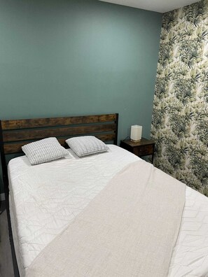 Room - Vrbo Property (Chambly)