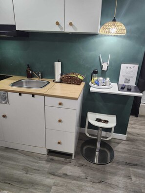 Private kitchen - Vrbo Property (Chambly)
