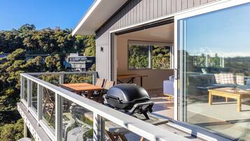 Deluxe Villa, Balcony, Ocean View | Outdoor dining