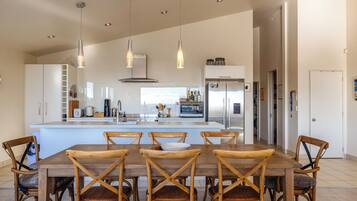 Deluxe Villa, Balcony, Ocean View | Dining