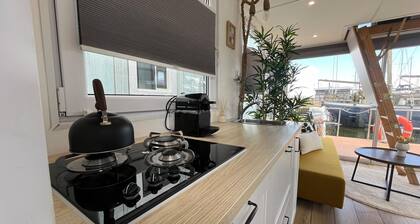 Kleines, gemütliches Hausboot in Strandnähe und nahe der Restaurants