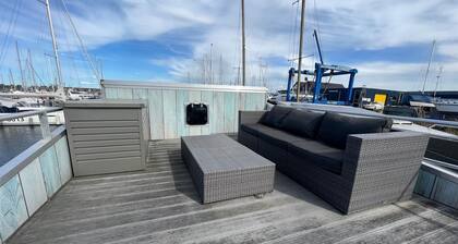 Tiny-Hausboot in Strandnähe und nahe dem Stadtzentrum