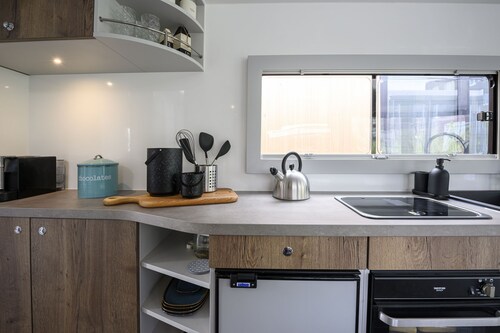Olav cozy houseboat close to the beach and restaurants by Weltevreden Experience