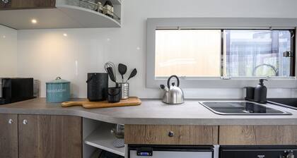 Olav cozy houseboat close to the beach and restaurants by Weltevreden Experience