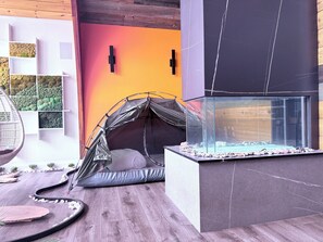 Tenda, balcone, al piano ammezzato | Interni