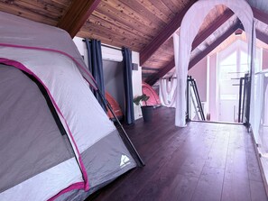 Tenda, balcone, al piano ammezzato | Wi-Fi gratuito