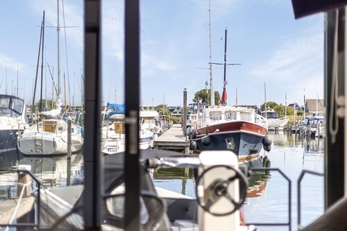 Gemütliche kleine Hausboote in Strand- und Restaurantnähe!