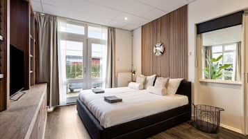 2 bedrooms, iron/ironing board, internet