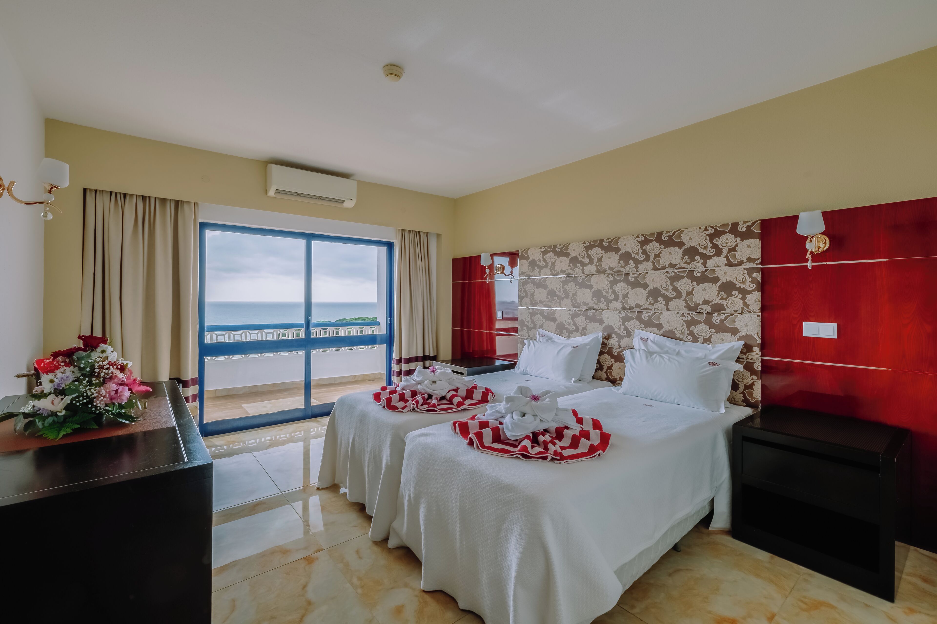 Beachfront Hotel With 2 Pools! Fully-furnished 1br With Full Kitchen, Sea View! - 阿爾布費拉