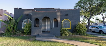 Snoopy & Friends Retreat • Pet Friendly • Near Long Beach Attractions