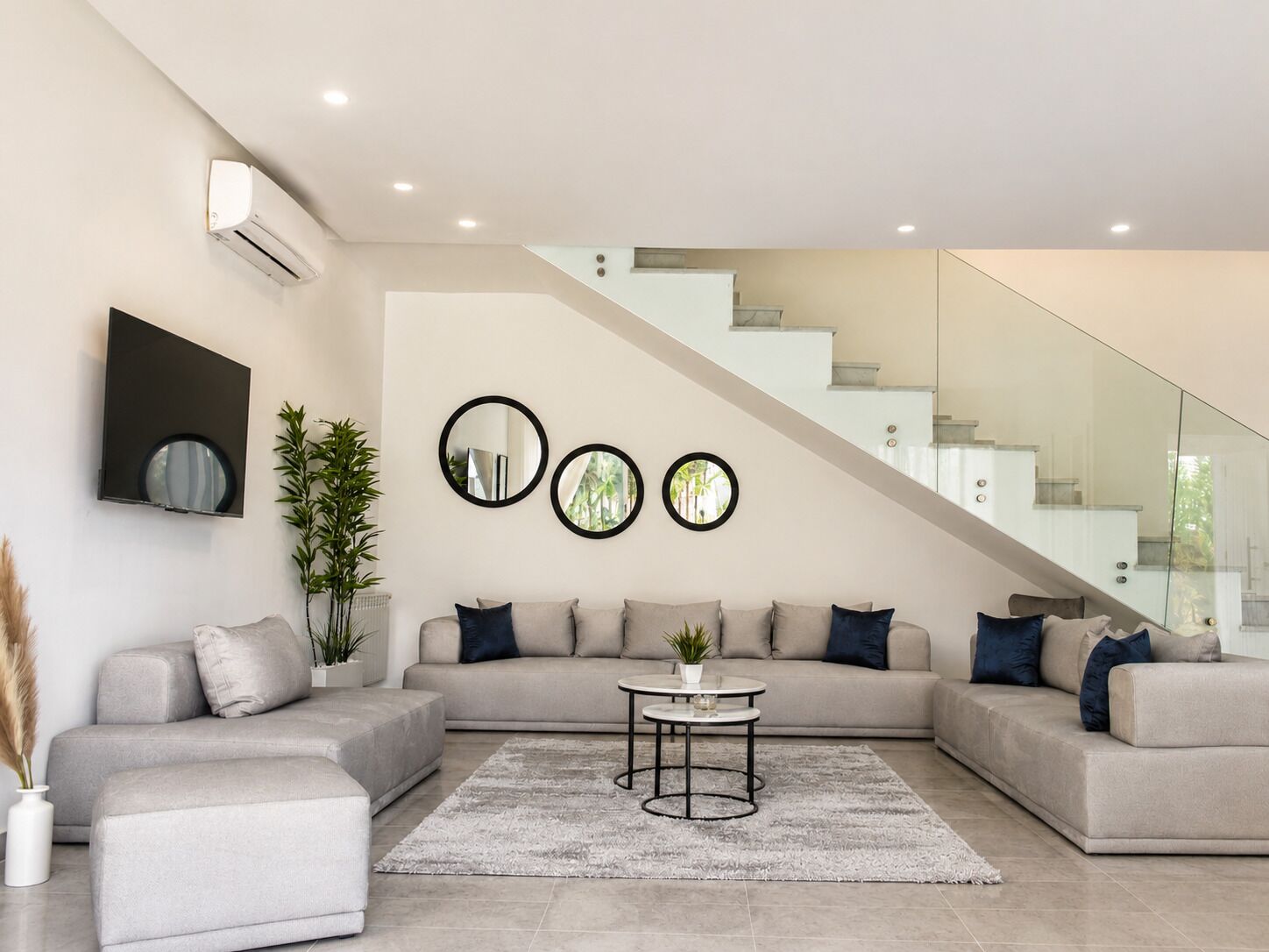 Deluxe Villa, Balcony, Pool View | Living area