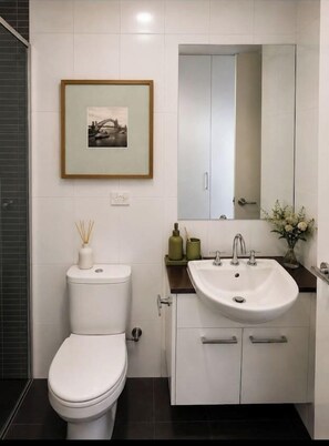 Hair dryer - Stylish Sydney·2BR·UNSW, Beach, Parking, Sleeps 6 (Kingsford)