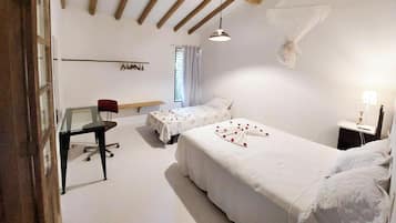 Deluxe Studio Suite, Balcony | WiFi (free)