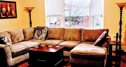 Cozy spacious farmhouse home built in 1900. 4 bedrooms 3 bathrooms in Damascus