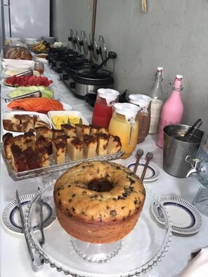 Free daily cooked-to-order breakfast  - Pousada Pergentino  (Maceió)