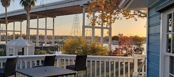 Quiet Waterfront Escape Overlooking Kemah Boardwalk