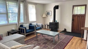 Living area - Falcon Retreats – Peregrine (Sharbot Lake)