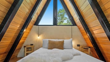 2 bedrooms, internet, bed sheets