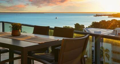 Dazzling Harbour Views, City Escape + Pool & Gym